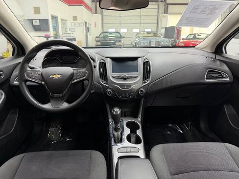 Used 2017 Chevrolet Cruze LT w/ LT Convenience Package FWD image 20