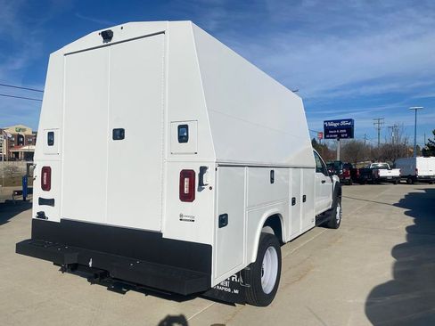 New 2025 Ford F450 XLT w/ XLT Value Package image 3