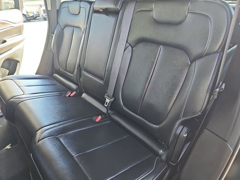 Used 2023 Jeep Grand Cherokee Limited w/ Black Appearance Package image 14