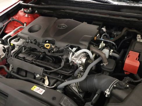 Used 2022 Toyota Camry SE w/ Cold Weather Package image 11