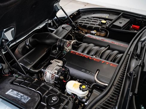 Used 2004 Chevrolet Corvette Coupe w/ Roof Package image 34