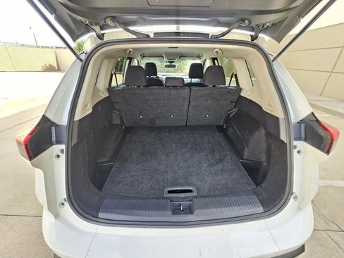 Used 2024 Nissan Rogue S FWD image 18