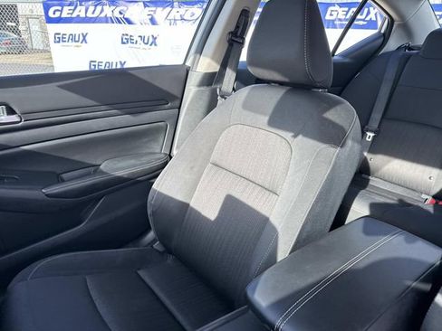 Used 2025 Nissan Altima 2.5 SV FWD image 36