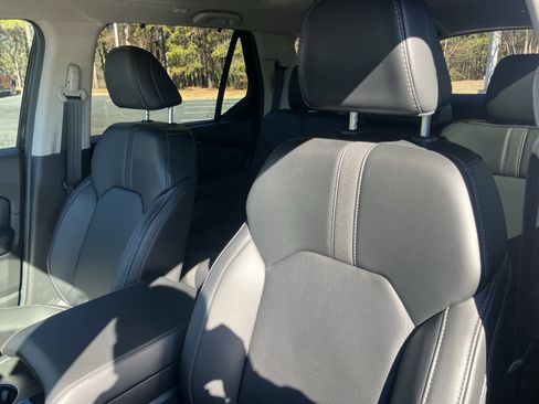 Used 2025 Honda Pilot Touring image 7