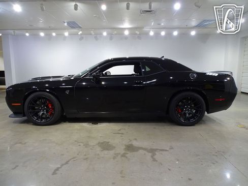 Used 2015 Dodge Challenger SRT Hellcat image 7
