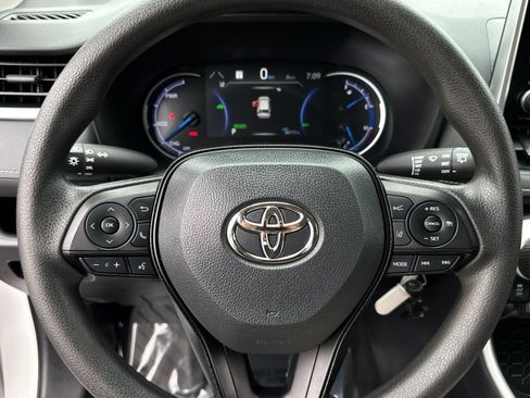 Used 2024 Toyota RAV4 LE AWD/4WD image 20