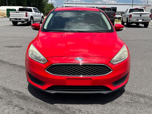 Used 2017 Ford Focus SE FWD image 2