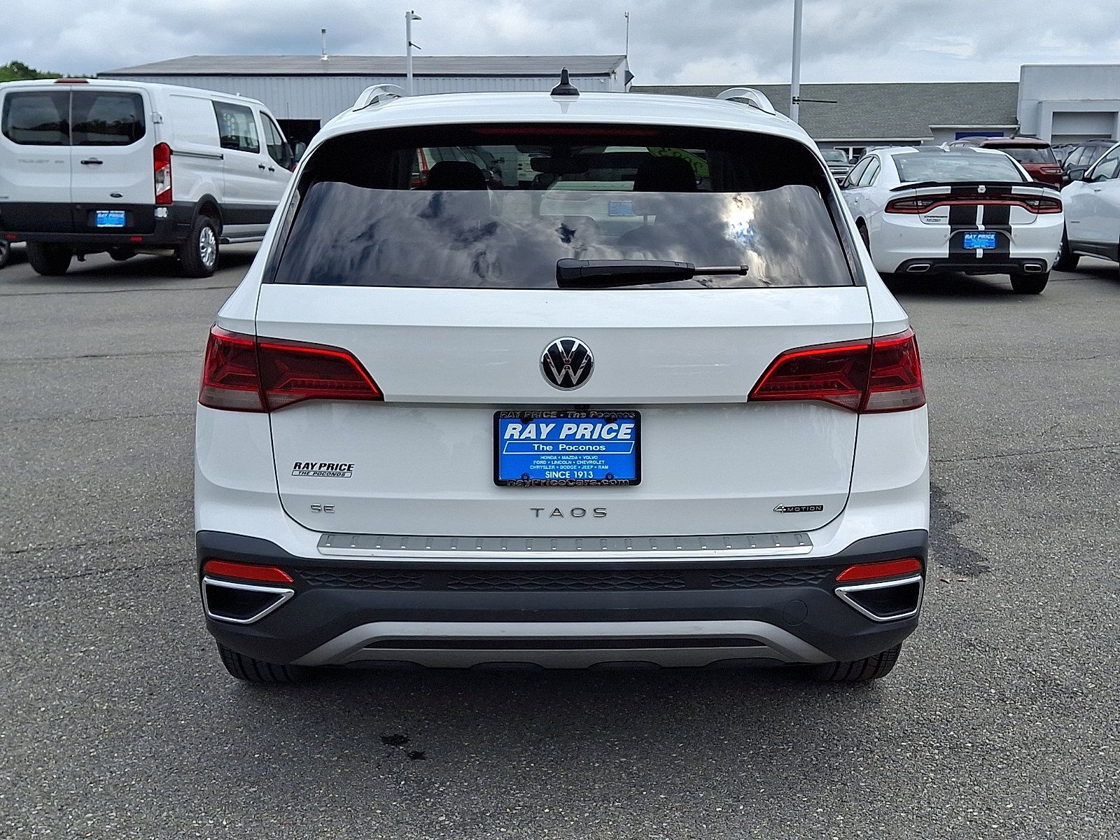 Used 2023 Volkswagen Taos SE w/ Panoramic Sunroof Package AWD/4WD image 5
