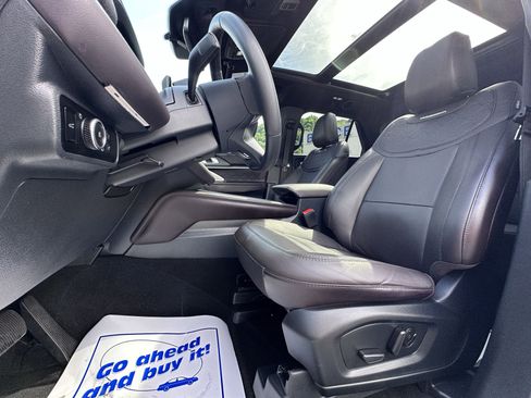 Used 2025 Ford Explorer Platinum w/ Ultimate Package AWD/4WD image 6