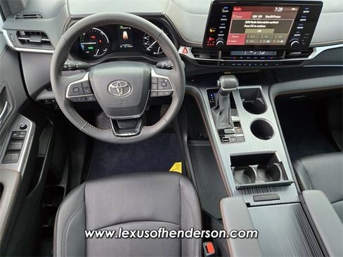 Used 2023 Toyota Sienna XSE image 13