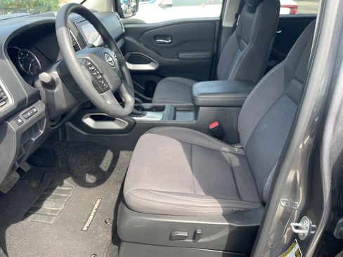 Used 2024 Nissan Frontier SV RWD image 10