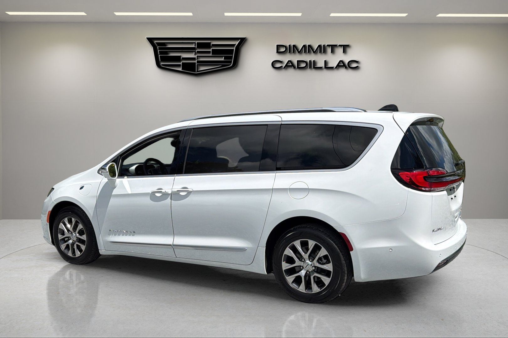 Used 2024 Chrysler Pacifica Pinnacle FWD image 7