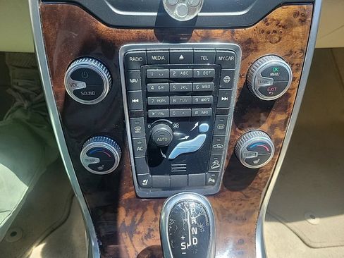 Used 2016 Volvo XC70 T5 Premier AWD/4WD image 28