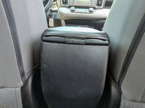 Used 2015 Toyota RAV4 XLE FWD image 28