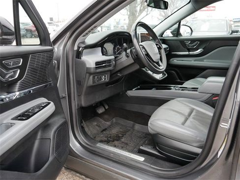 Used 2022 Lincoln Corsair AWD w/ Premium Package image 12