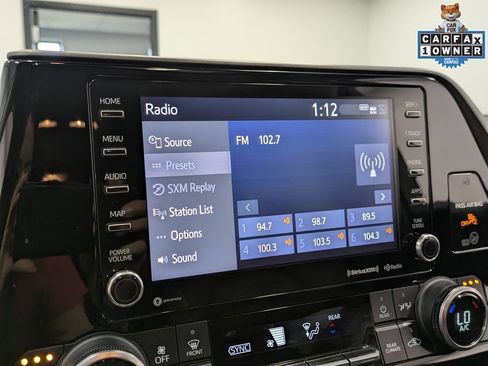 Used 2021 Toyota Highlander XLE AWD/4WD image 12