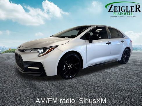 Used 2021 Toyota Corolla SE FWD image 2