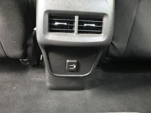 Used 2023 Chevrolet Equinox LT image 27