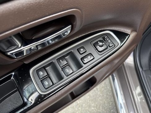 Used 2018 Mitsubishi Outlander SEL AWD/4WD image 28