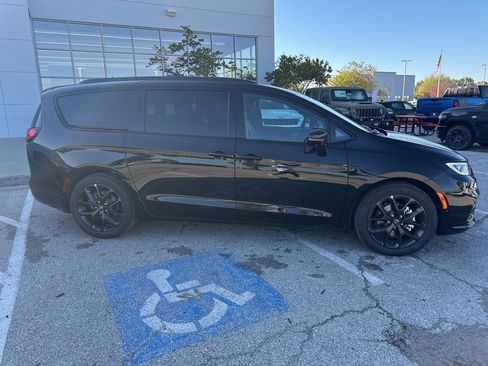 New 2026 Chrysler Pacifica Select image 35