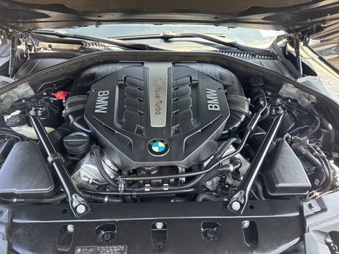 Used 2014 BMW 750i image 18