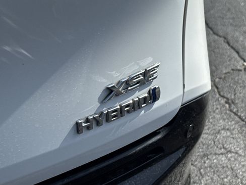 Used 2024 Toyota Sienna XSE FWD image 12