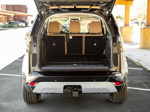 New 2025 Land Rover Discovery Metropolitan Edition image 22