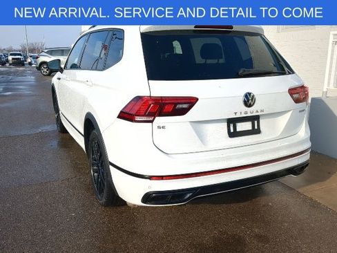 Used 2022 Volkswagen Tiguan SE R-Line image 3