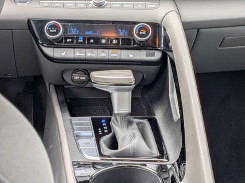 Used 2025 Hyundai Elantra SEL FWD image 15