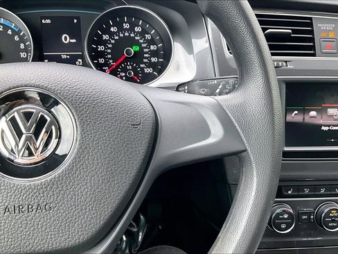 Used 2016 Volkswagen e-Golf SE FWD image 25