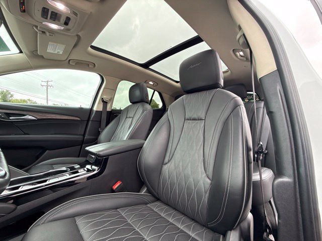 Certified 2022 Buick Envision Avenir w/ Technology Package II FWD image 27