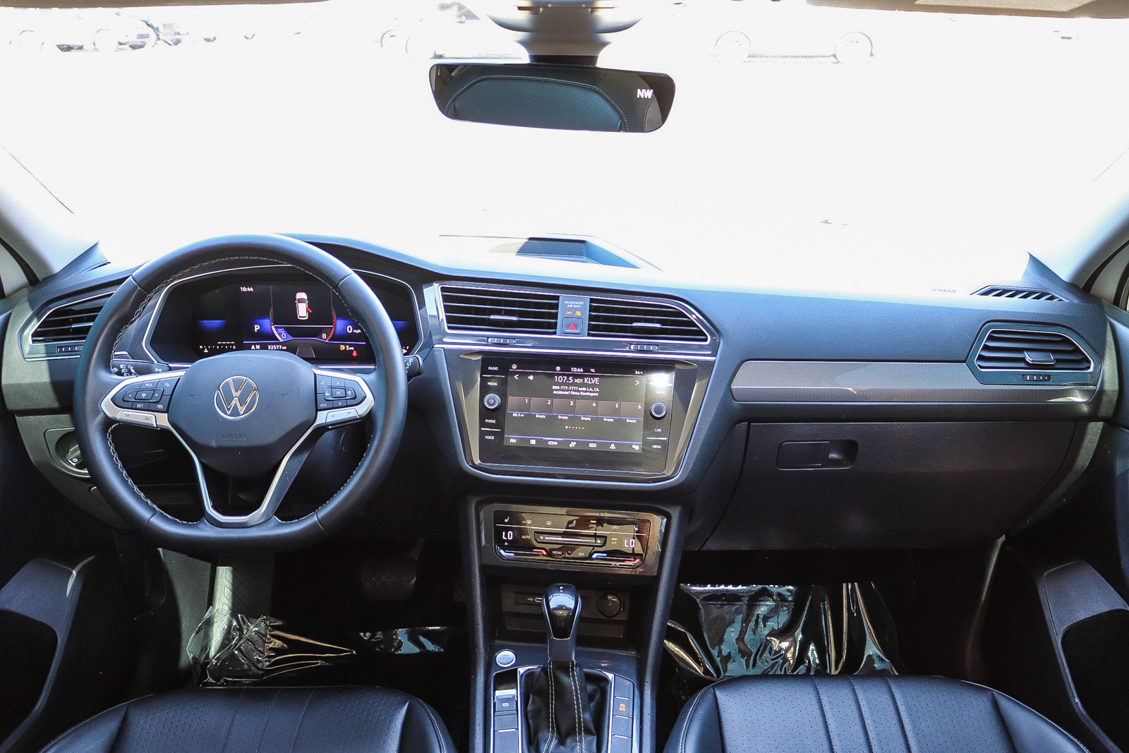 Used 2023 Volkswagen Tiguan SE w/ Panoramic Sunroof Package FWD image 13