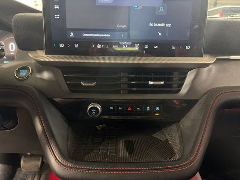 Used 2025 Ford Explorer ST-Line w/ Premium Package RWD image 21