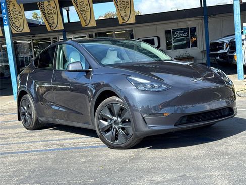 Used 2025 Tesla Model Y Long Range image 2