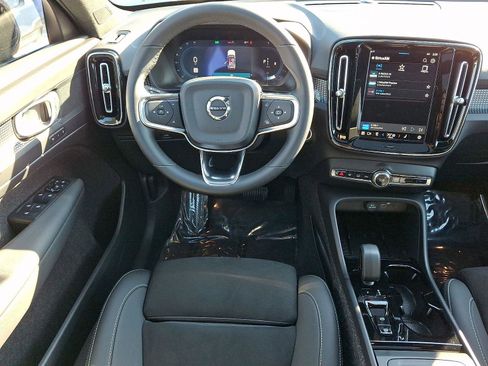 Certified 2025 Volvo XC40 B5 Plus image 11