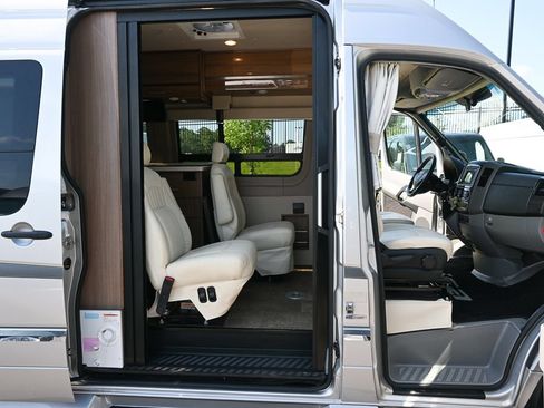 Used 2014 Mercedes-Benz Sprinter 3500 image 24