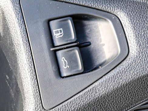 Used 2024 Volkswagen Jetta SE FWD image 37