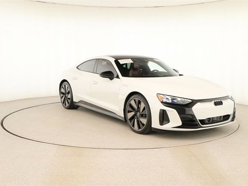 Used 2024 Audi e-tron GT Prestige image 10