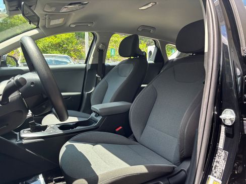 Used 2025 Kia K4 FWD image 37