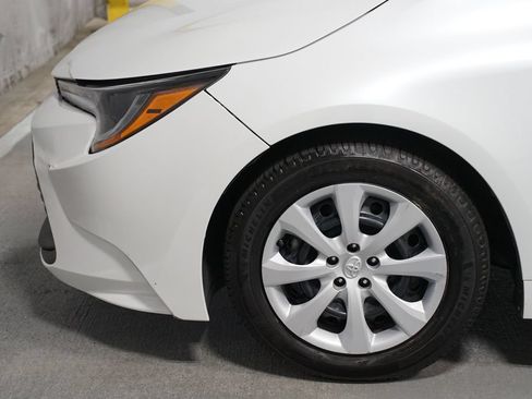 Used 2024 Toyota Corolla LE FWD image 5