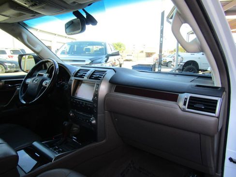Used 2017 Lexus GX 460 image 12