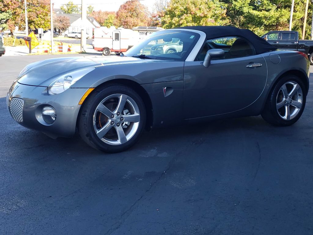 Used 2006 Pontiac Solstice Convertible w/ Premium Package RWD image 3