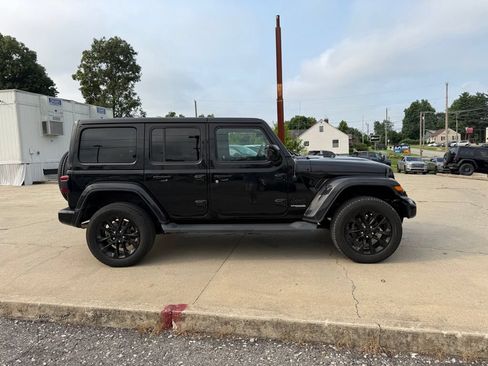 Used 2021 Jeep Wrangler Unlimited Sahara AWD/4WD image 5