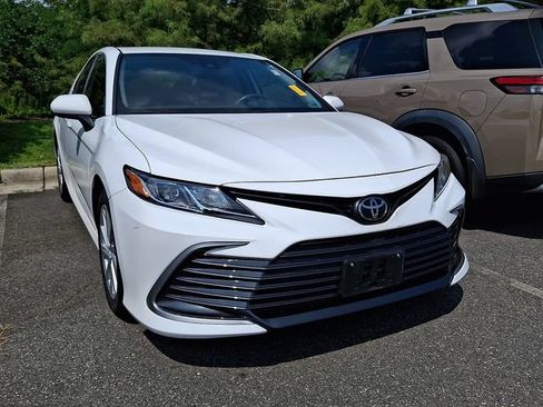Used 2022 Toyota Camry LE FWD image 4