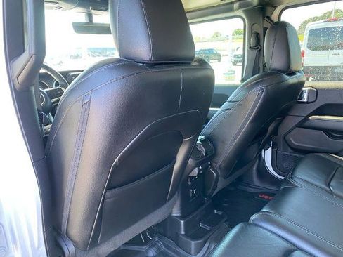 Used 2018 Jeep Wrangler Unlimited Sahara AWD/4WD image 28