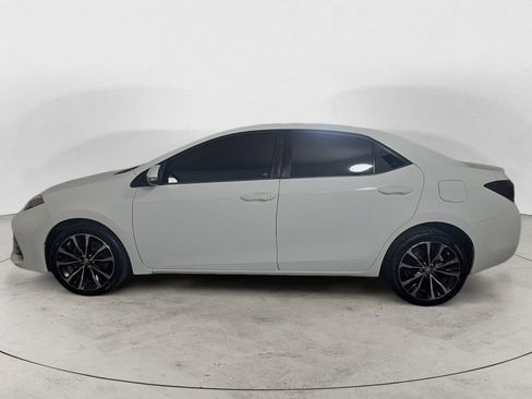 Used 2017 Toyota Corolla SE w/ Carpet Mat Package (TMS) FWD image 2