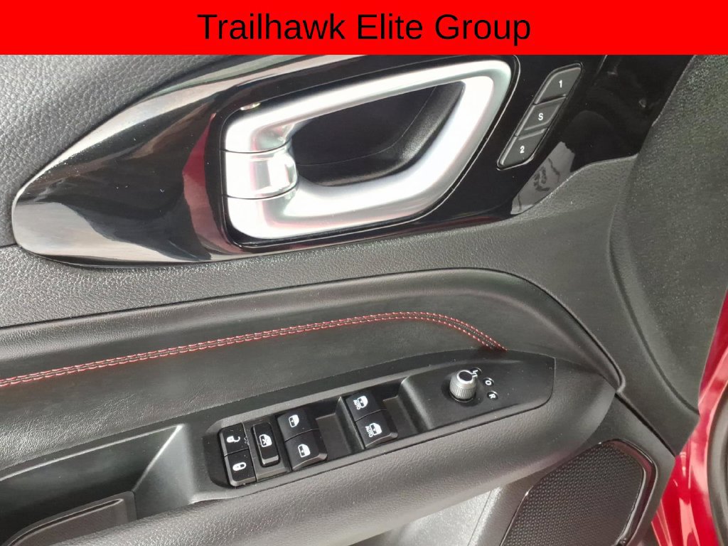 Used 2024 Jeep Compass Trailhawk w/ Trailhawk Elite Group AWD/4WD image 13