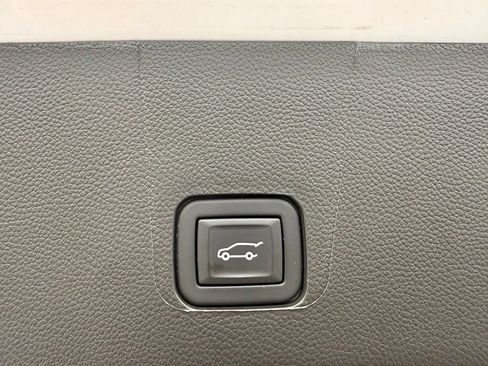 Used 2023 Chevrolet Traverse LT AWD/4WD image 21