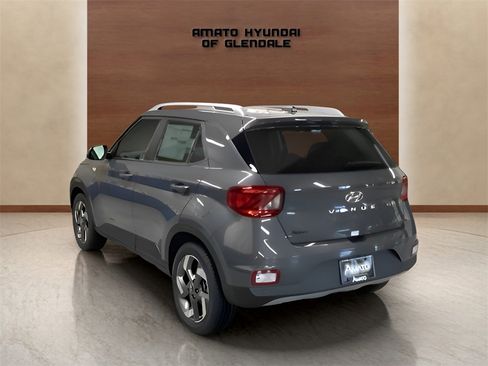 Used 2025 Hyundai Venue SEL image 6