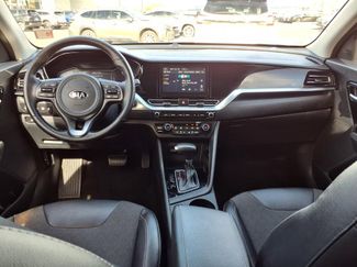 Used 2021 Kia Niro Touring video 2